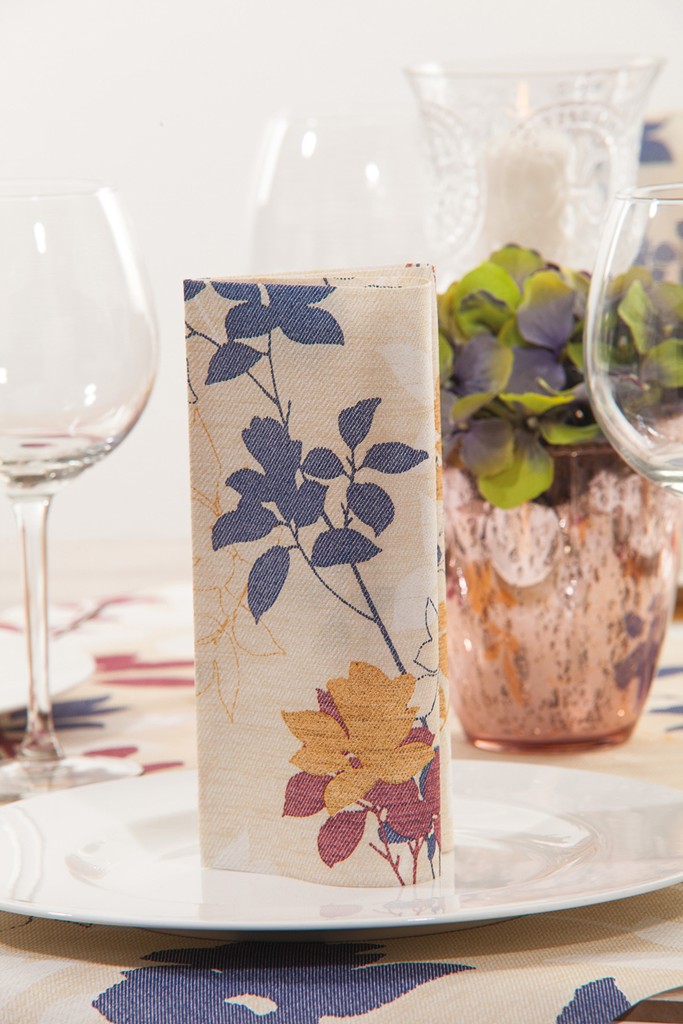 Linclass Tischdecke Chrissy creme-bordea 80 x 80 cm 1/8-Falz